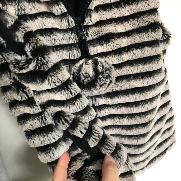 Grey and black Widgeon faux fur vest sz 5 - Picture 4 of 4